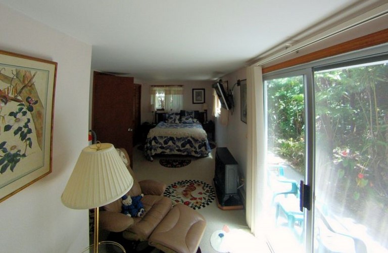 Joan's Volcano B&B - Queen Room